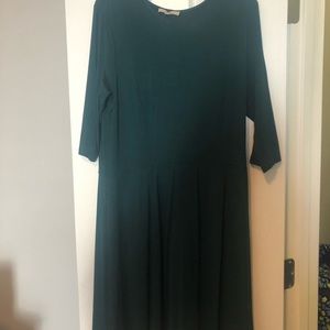 XL. Lark & Ro dark green dress.